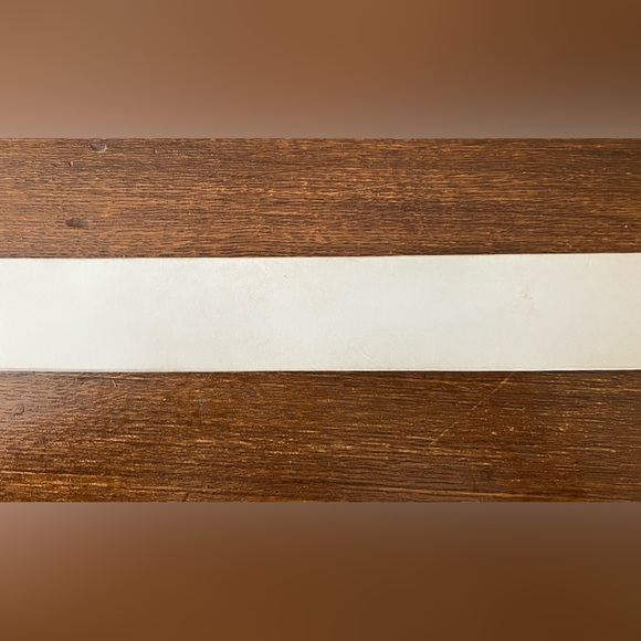 Puma White Leather Belt with Cream & Silver Enamel Logo Buckle - Picture 6 of 9